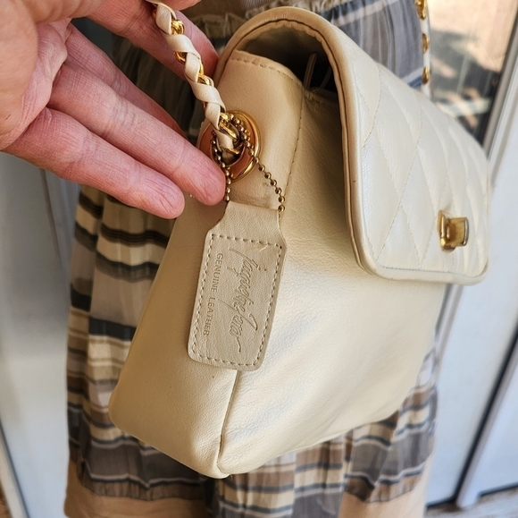 CUTE BEIGE SPIRAL QUILTED CALFSKIN VINTAGE CHAIN BAG - Picture 4 of 12